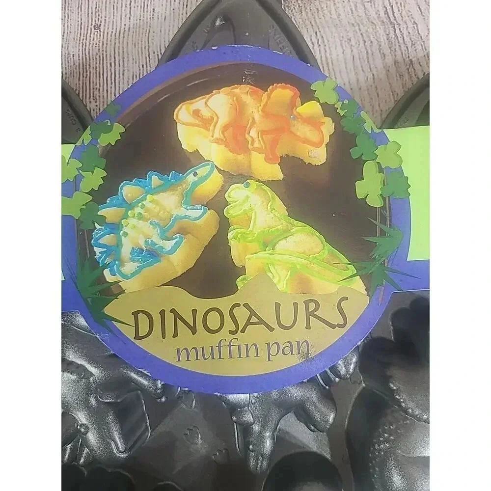 Nordic Ware Dinosaur Muffin Pan Heavy Cast Aluminum Bundt Cupcakes Baking New